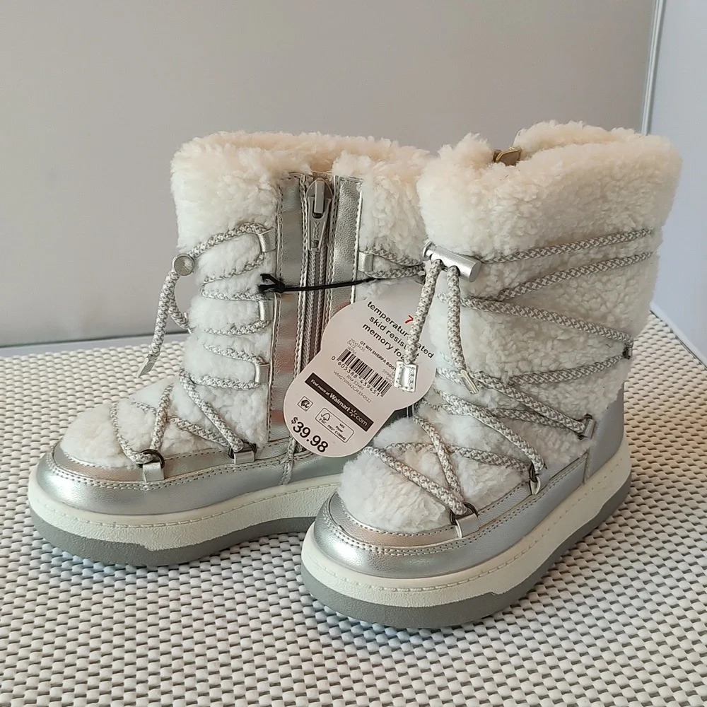 Girls Size 7 Wonder Nation Sherpa Snow Boots Skid resistant NWT